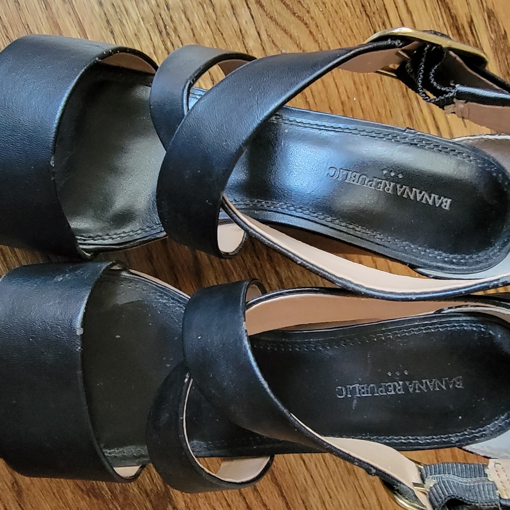 Banana Republic black wedge sandals size 7